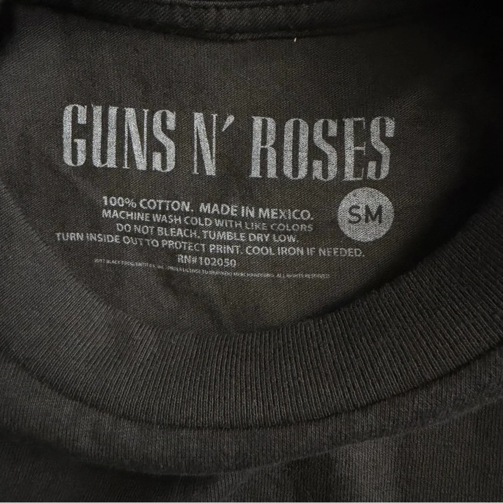 NWOT Guns N' Roses Black Paradise City Band Tee, Unisex Men Women’s Small - Picture 3 of 5